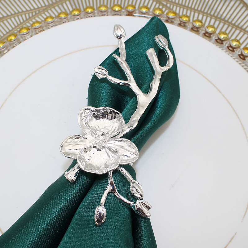 2Gb Metāla plūmju ziedu salvešu gredzeni Zelta salvešu turētājs kāzām Valentīndienas svētku pieņemšanām vakariņu ballīšu galda dekors