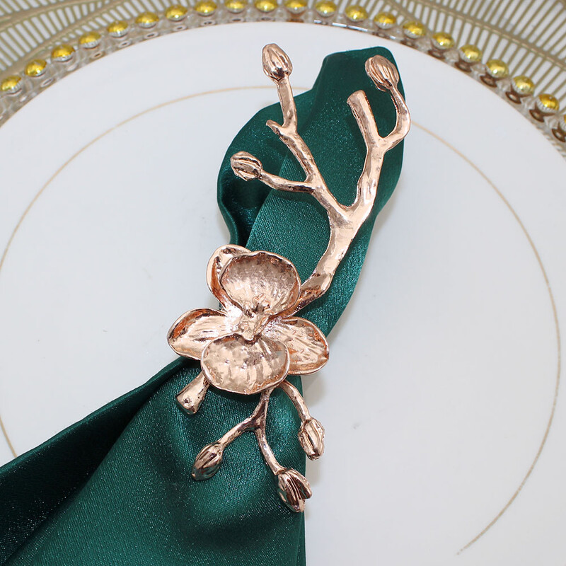 2Gb Metāla plūmju ziedu salvešu gredzeni Zelta salvešu turētājs kāzām Valentīndienas svētku pieņemšanām vakariņu ballīšu galda dekors