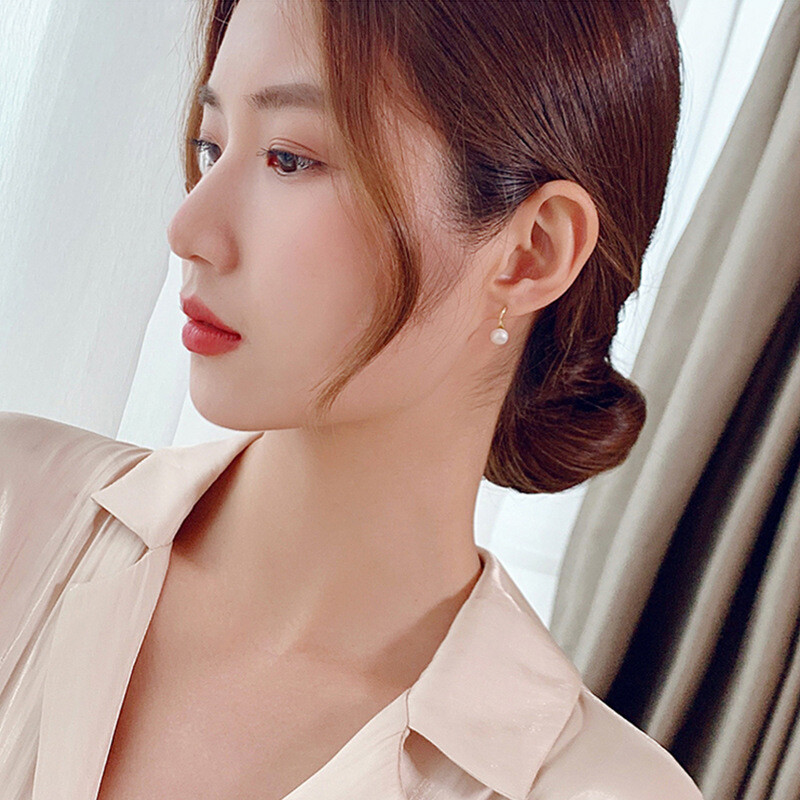 Jednostavne naušnice od slatkovodnih bisera, moderan dizajn, francuski stil, moderni biseri s posebnim oblikovanim cipelama s visokom petom Internetske naušnice slavnih