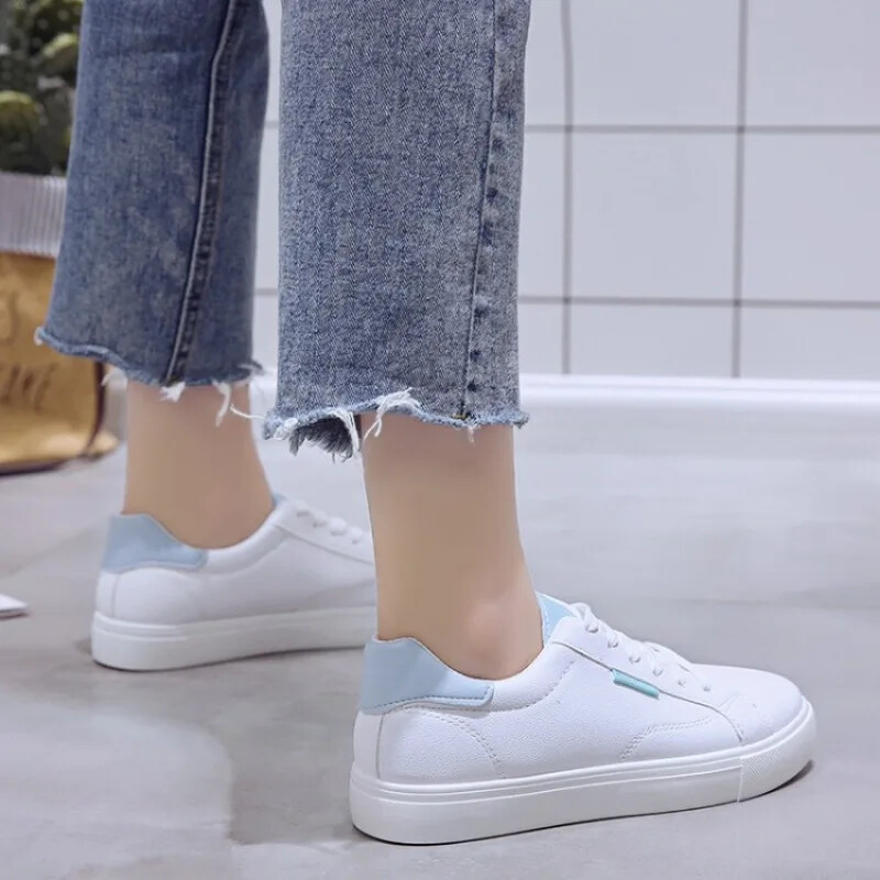Desginer Ženske tenisice Prozračne studentske sportske cipele za djevojčice Ravne kožne Pu bijele cipele Ženske vulkanizirane cipele