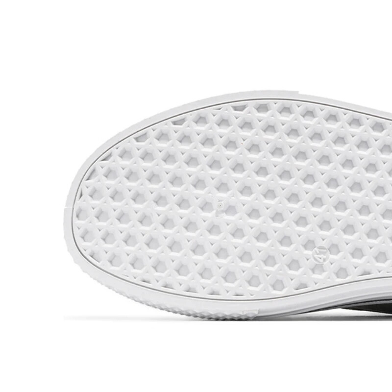 Klassikalised meeste lõuendijalatsid Moodsad õuekingad meestele Mugavad libisemiskindlad vabaaja tossud Hingavad meeste kõndimisjalatsid