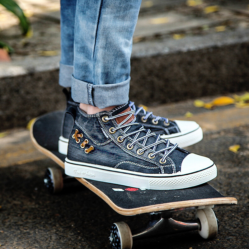 Jeftina rasprodaja muške visoke ležerne cipele Retro plave vulkanizirane cipele Muške udobne prozračne ravne platnene tenisice Muški zapatos hombre