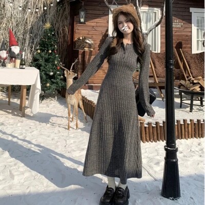 Elegantna pletena haljina za žene jesen/zima 2024. Novi stil za mršavljenje srednje duljine, donja suknja s dugim rukavima, na preklop, do struka