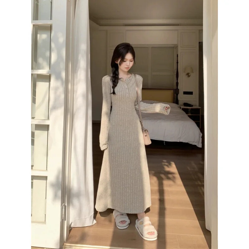 Elegantna pletena haljina za žene jesen/zima 2024. Novi stil za mršavljenje srednje duljine, donja suknja s dugim rukavima, na preklop, do struka