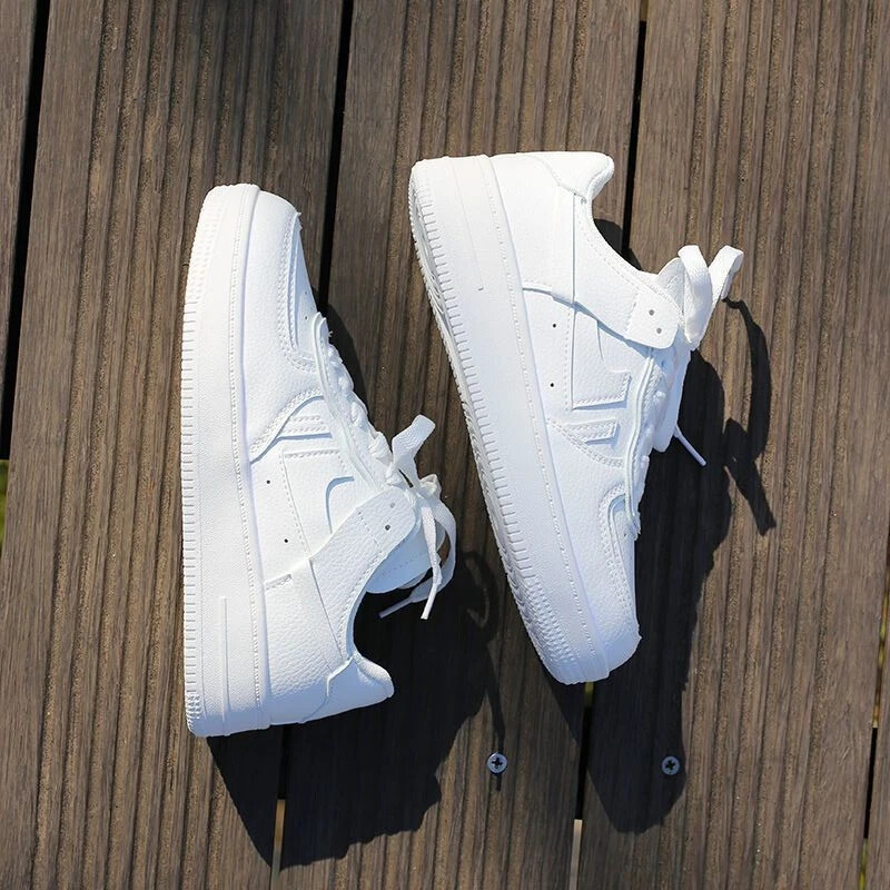 Novopristigle ženske sportske cipele Modne proljetne ležerne vulkanizirane cipele Nove udobne bijele ženske cipele s debelim potplatom