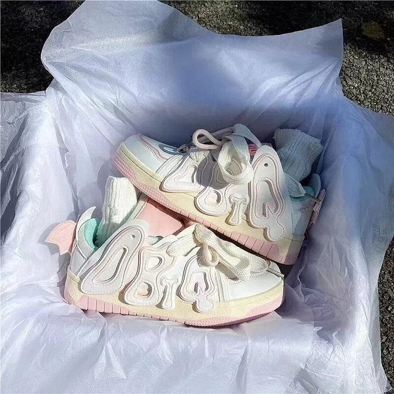 2023 New Style Pink Slatke ženske cipele Letter Versatile Kawaii Ženske cipele Little Girl Pink Tenisice otporne na habanje