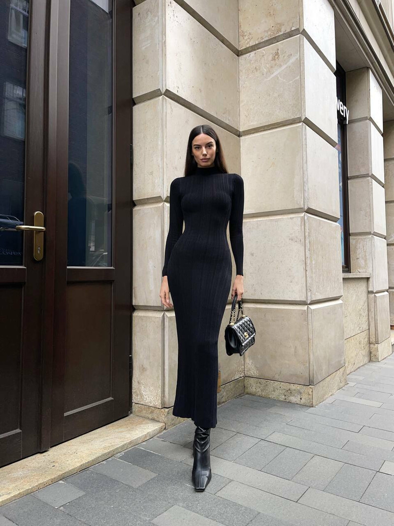 2024 toamnă iarnă noi femei tricotate cu mâneci lungi pulover rochie sexy cu gât înalt slim fit cu dungi la modă pulover îmbrăcăminte