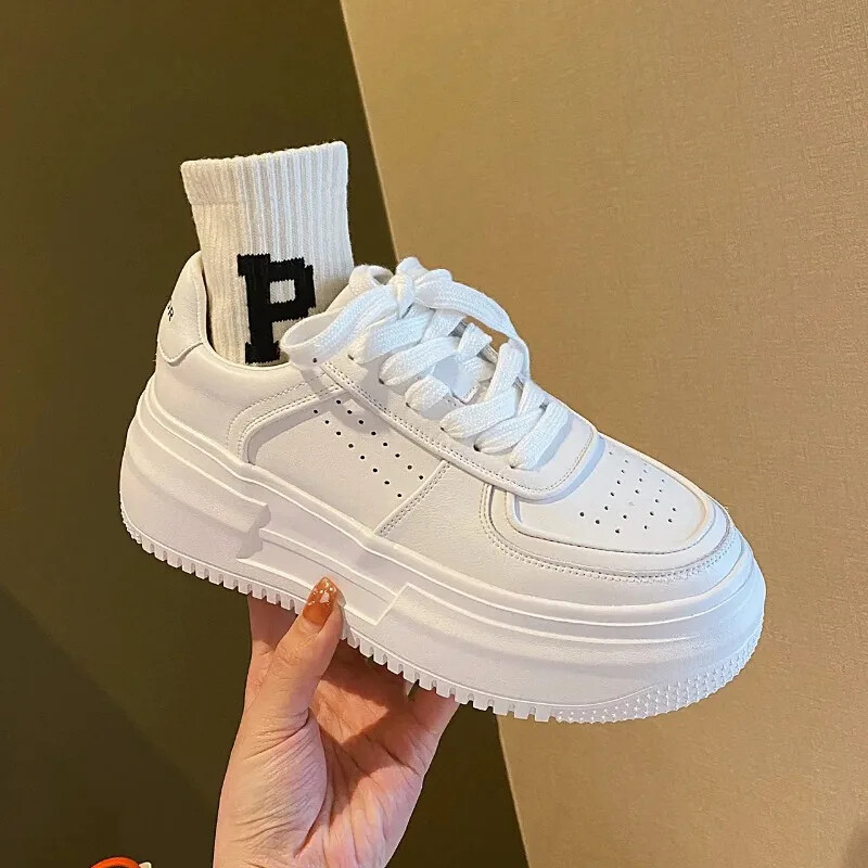 2024. aasta uued U-nahast naiste valged vabaaja naiste Vulcanize tossud, hingavad sportlikud kõndimisplatvormid, lamedad jalanõud