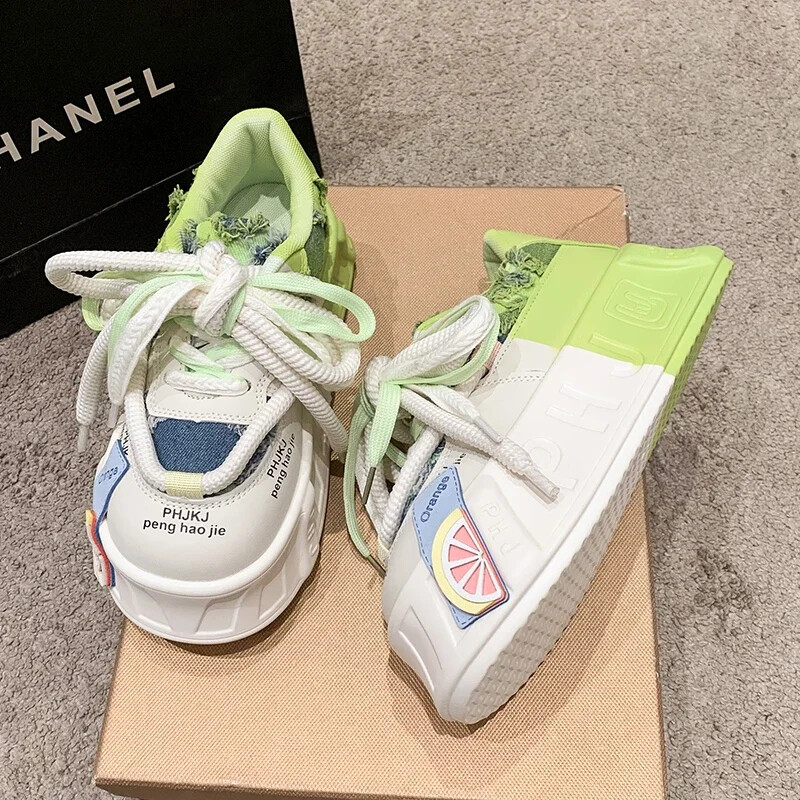 Kawaii biezs apakšas biskvīta kūka biezs apakšas sieviešu dēļu apavi Jaunas modes dēļu apavi gaišas krāsas neglīts lielas galvas sporta apavi