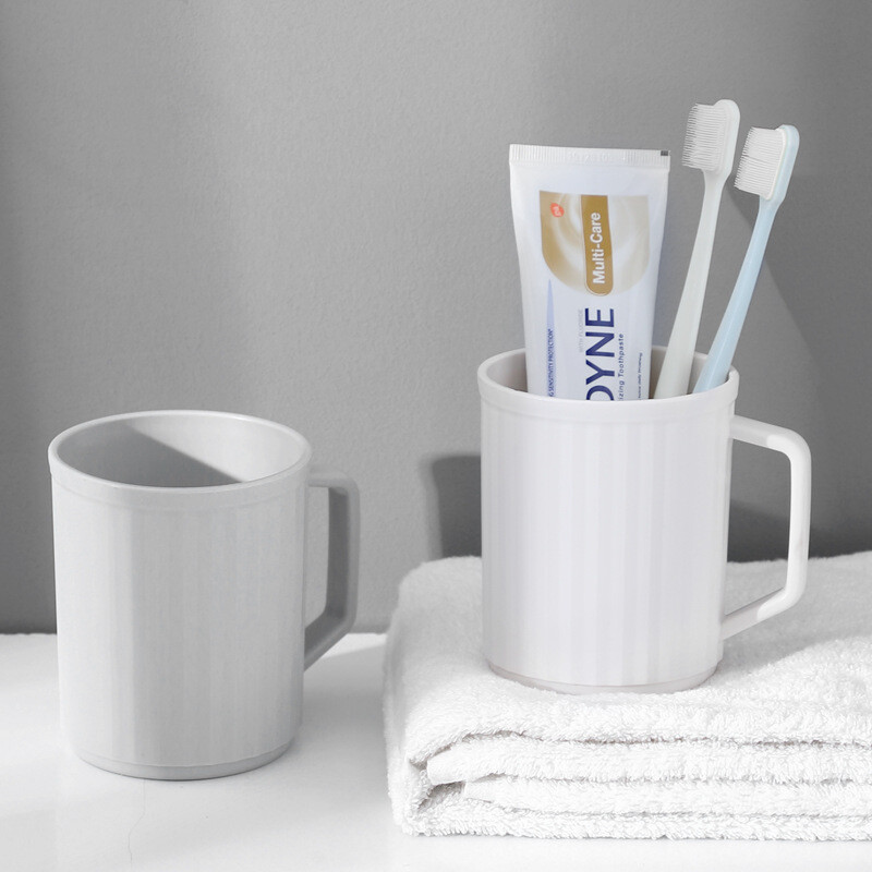 Plastmasas vannas istabas krūze ar rokturi zobu birstes turētāju organizators Neplīstoši atkārtoti lietojami mutes skalošanas kausi Ceļojumu piederumi
