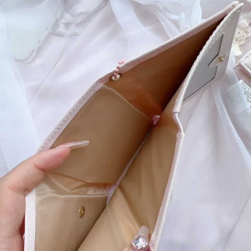 Дизайн на портфейла за момичета. Модни сгъваеми портфейли за сладко мече и заек. Къси портмонета за монети