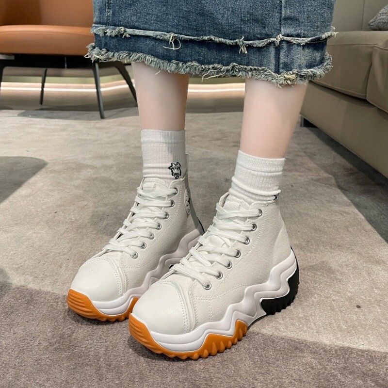 2025. aasta uued naiste libisemiskindlad paksu tallaga välijooksuspordijalatsid Trendikas nööriga disainiga mugavad ümmarguse varbaga naiste kõndimisjalatsid