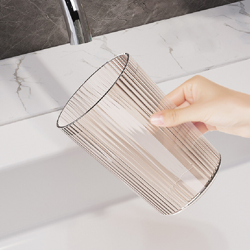 Loomingulised karuriiulid kuristustopsid Seinale kinnitatavad hambaharjatopsid Plastikust kaasaskantavad reisihambaharjatopsid Vannitoatarvikud