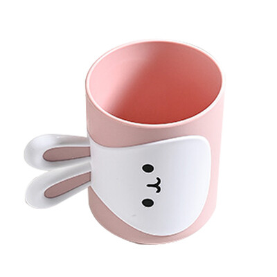 Copiii se spală pe dinți, beau pahar cu apă, iepure drăguț de desene animate, acasă zilnic, cămin studențesc, clătiți gura paharul clătiți gura cu