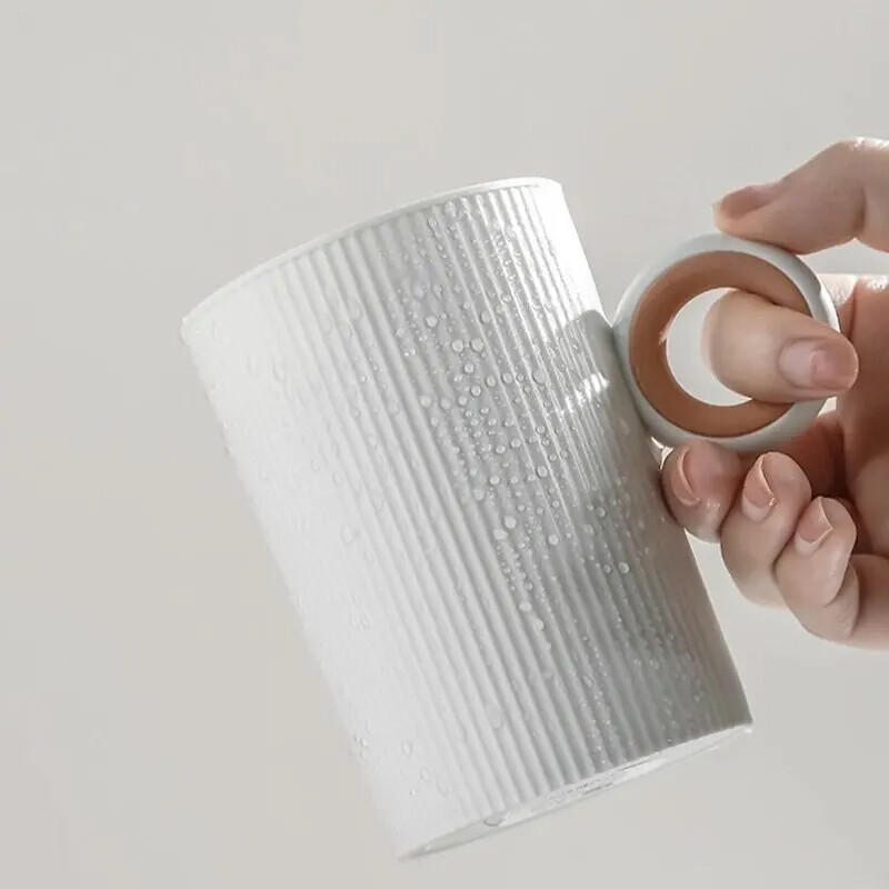 Baltas burnos skalavimo skysčio puodelis su rankena Daugkartinio naudojimo paprasti buitiniai didelio kalibro plastikiniai vonios dantų šepetėlių puodeliai