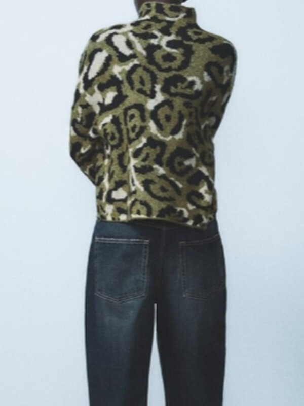 Sieviešu 2024. gada ziemas Eiropas un Amerikas retro stila brīvs apkakles apkakle ar garām piedurknēm, dzīvnieku raksta žakarda trikotāžas džemperis