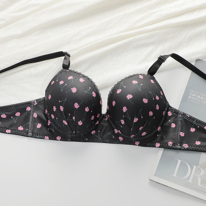 Divdaļīgs sieviešu apakšveļas komplekts ar ziedu apdruku, 3/4 krūzes kapuci, saliktu un atbilstošu trīsstūrveida apakšveļu Sexy LingerieA2169