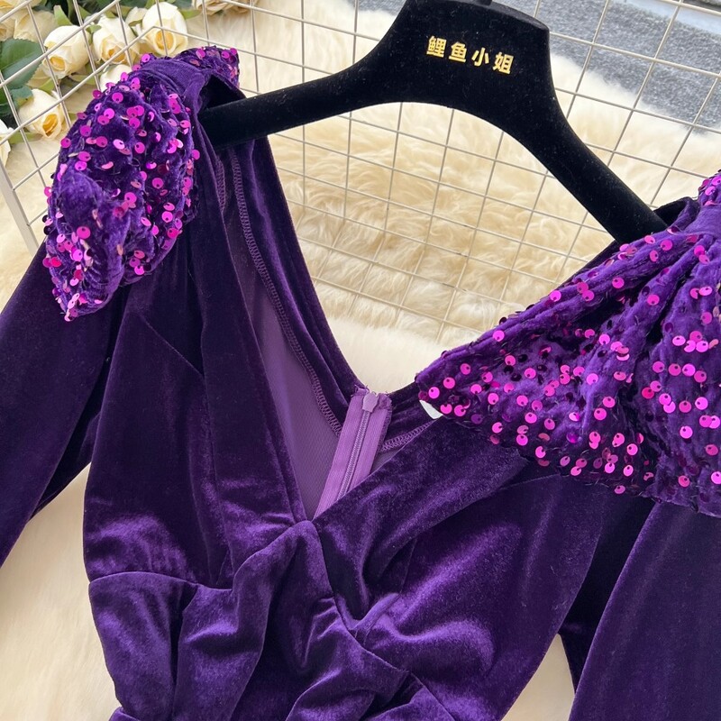 Elegantă, cu mânecă lungă, vintage, cu decolteu în V, cu fundă cu paiete, cu sclipici, salopetă subțire cu talie înaltă.