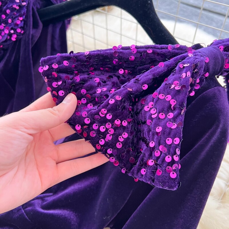 Elegantă, cu mânecă lungă, vintage, cu decolteu în V, cu fundă cu paiete, cu sclipici, salopetă subțire cu talie înaltă.