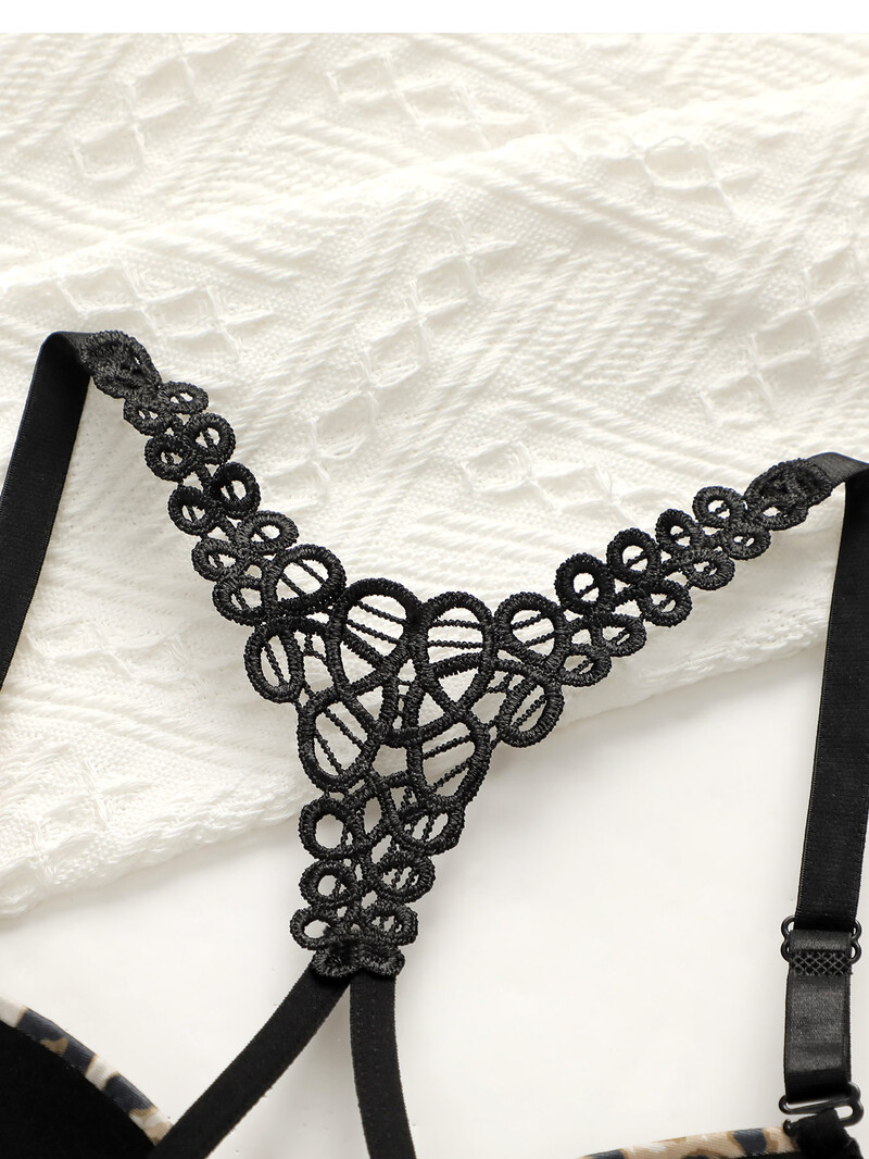 Naiste seksikas aluspesukomplekt Leopardimustriline rinnahoidja terasrõngaga esikinnitusega Mugavad ja hingavad pitspüksid