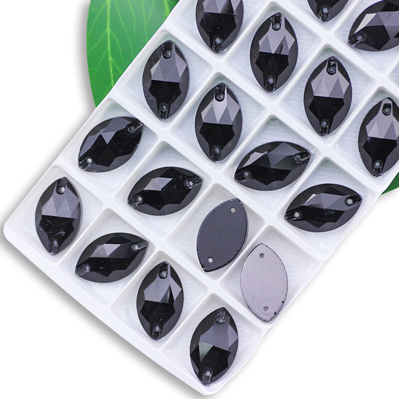 Tarpvalstybiniai gamintojai tiesiogiai patvirtina rankomis siūtą vestuvinę suknelę su deimantinio stiklo markize su plokščia sagtimi plokščiu dugnu, rankomis siūtą vestuvinę suknelę su deimantais Drabužių priedai