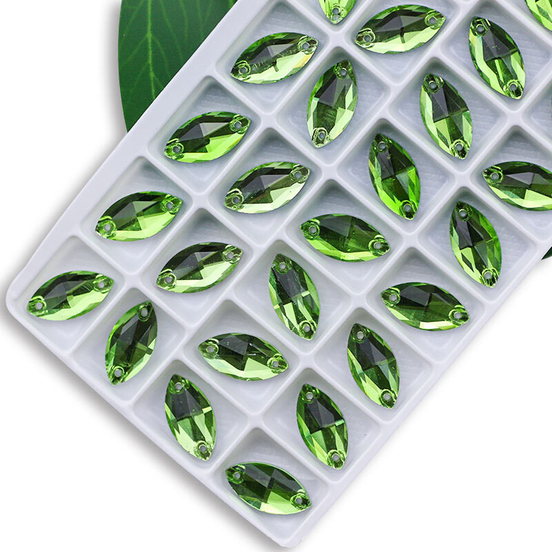 Tarpvalstybiniai gamintojai tiesiogiai patvirtina rankomis siūtą vestuvinę suknelę su deimantinio stiklo markize su plokščia sagtimi plokščiu dugnu, rankomis siūtą vestuvinę suknelę su deimantais Drabužių priedai