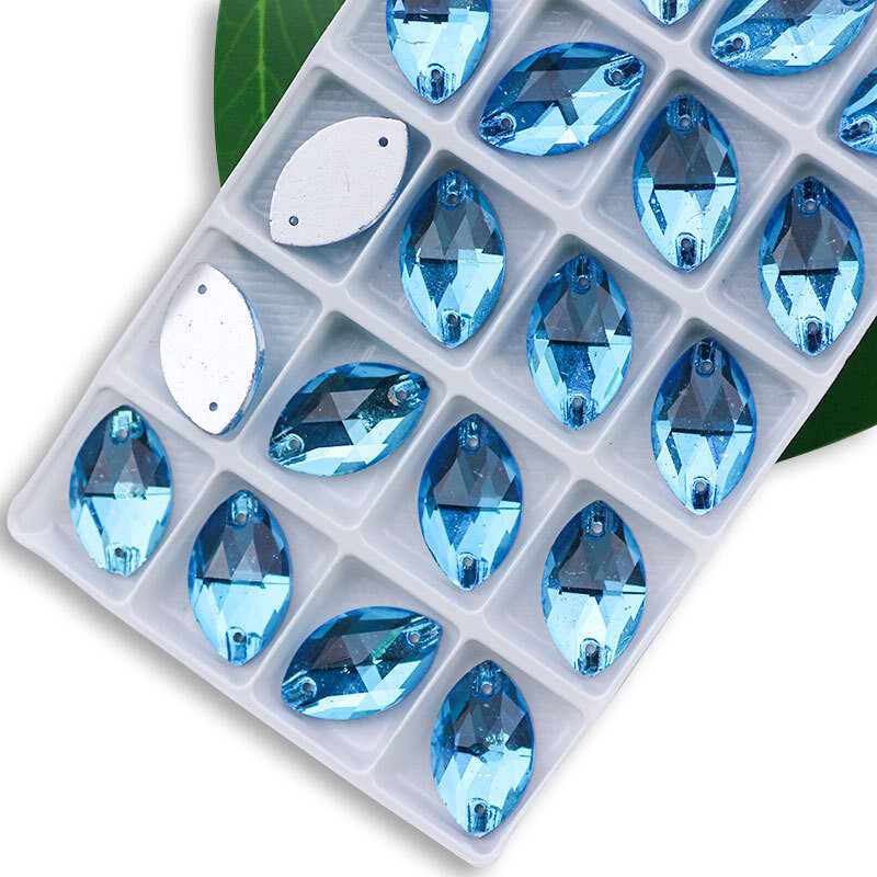 Tarpvalstybiniai gamintojai tiesiogiai patvirtina rankomis siūtą vestuvinę suknelę su deimantinio stiklo markize su plokščia sagtimi plokščiu dugnu, rankomis siūtą vestuvinę suknelę su deimantais Drabužių priedai