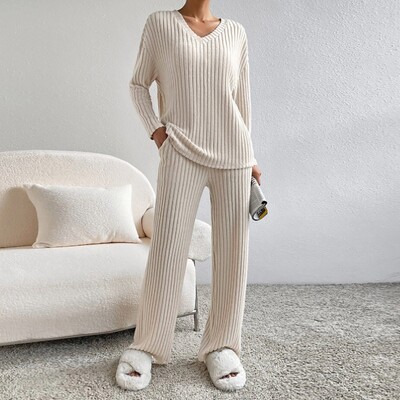 Trikotāžas sieviešu divdaļīgs pidžamas komplekts rudens un ziemas jauns modes krekls ar V kakla izgriezumu un platas bikses divdaļīgs ziemas trikotāžas komplekts