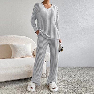 Trikotāžas sieviešu divdaļīgs pidžamas komplekts rudens un ziemas jauns modes krekls ar V kakla izgriezumu un platas bikses divdaļīgs ziemas trikotāžas komplekts