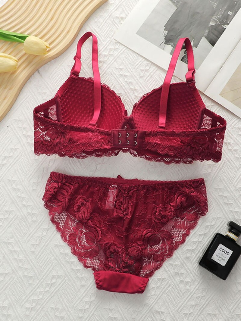 1 set crvenog čipkastog donjeg rublja sa žicom i seksi skupljenim grudnjacima