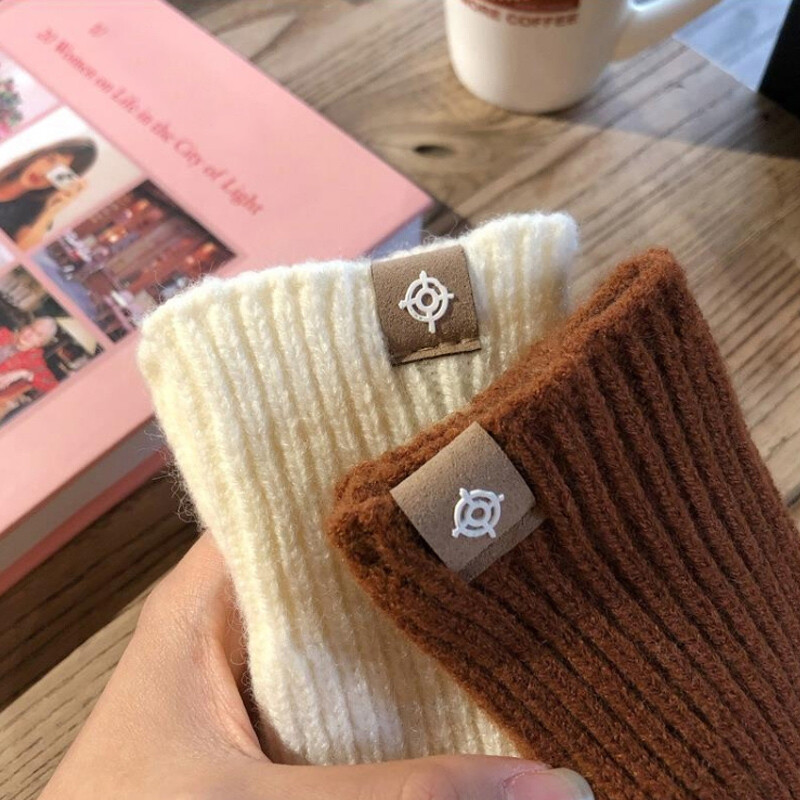 Uued ühevärvilised soojad kindad sügistalvised silmkoelised eraldavad sõrmed puutetundlikud ekraaniga labakindad mitmevärvilised minimalistlikud pehmed kindad