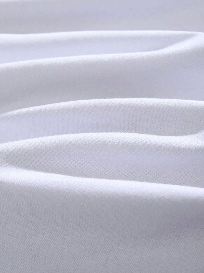 Labi, kodolīgs sauklis, grafisks vīriešu trikotāžas apģērbs, pieguļošs, apaļš kakla krekls.