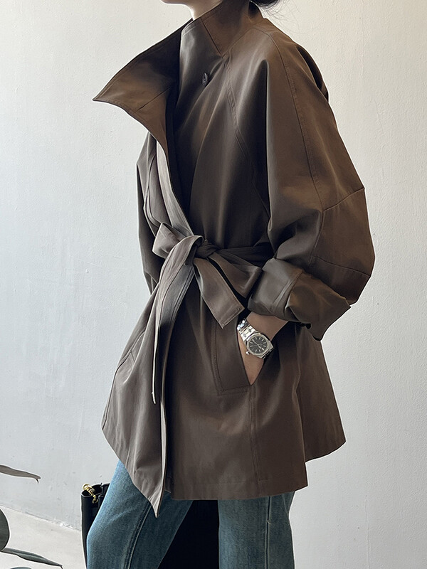 [LANMREM] Biroja dāmu jostas vidukļa tranšeja sievietēm, stāvoša kakla, vienrindas vējjaka, 2024. gada rudens, jauna 26C504