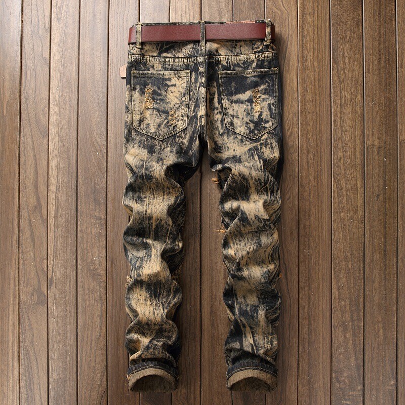 Amerikāņu vintage džinsi ar taisnām kājām vīriešiem ar satrauktām plīsuma detaļām, savārstījumu un ielas stila konusveida piegriezumu.