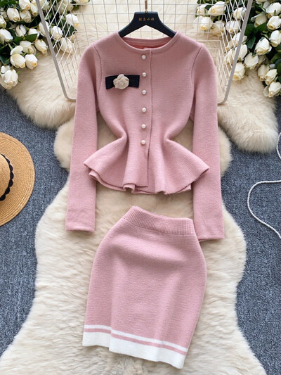 Franču stila rudens trikotāžas kostīmi dāmām ar pērļu pogām garām piedurknēm tops + elastīgs mini komplekts gurnu svārki Elegants džemperis 2 daļ.