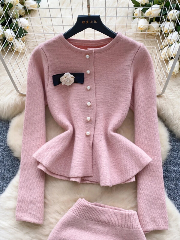 Franču stila rudens trikotāžas kostīmi dāmām ar pērļu pogām garām piedurknēm tops + elastīgs mini komplekts gurnu svārki Elegants džemperis 2 daļ.