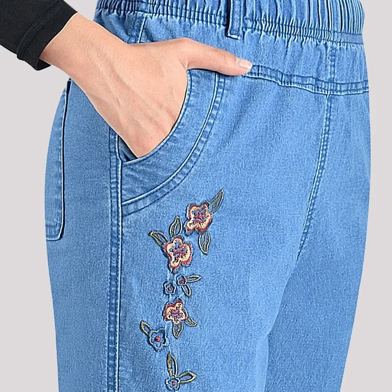 Дънки Mom's Spring/Summer Mid to Old Age Jeans Дамски свободни прави ръкави с 9 точки, бродирана еластична висока талия
