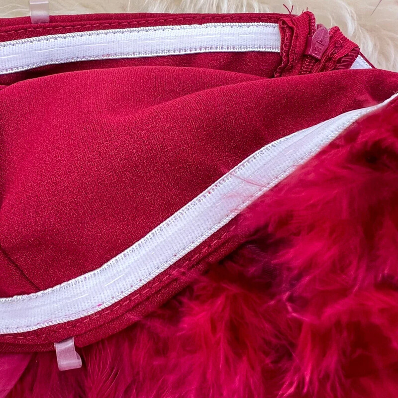 Sieviešu kombinezoni ar spalvām savienoti ar jostu, vienkrāsaini ar augstu vidukli. Bikses ar taisnām kājām Šiki, šauri sieviešu bodi