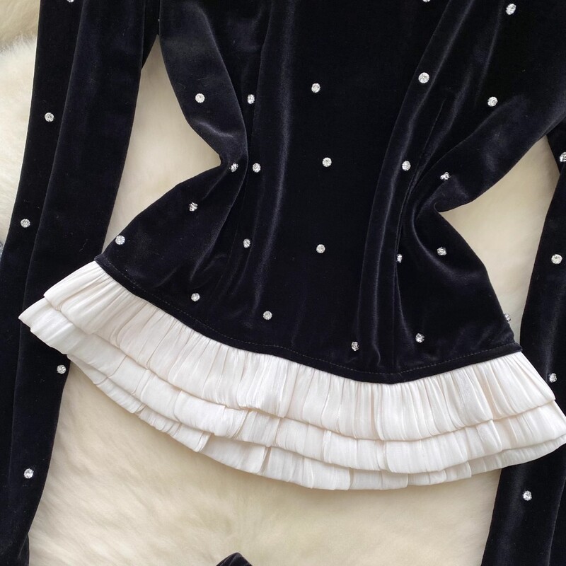 Елегантно О-образно деколте, дълъг ръкав, шикозно тънко горнище с волани и висока талия, френско улично зимно кадифено облекло