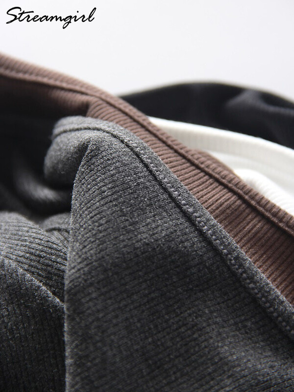 Pavasara ziemas modāls T krekls Sieviešu topi ar garām piedurknēm Brūni Basic Slim Big Deck Top T krekli Sieviešu džemperi Melni balti T-krekli 2025