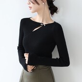 Nove proljetne i jesenske ženske jednobojne uske korejske majice s dugim rukavima i O-izrezom, izdubljene nepravilne metalne kopče