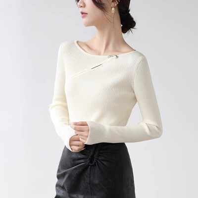 Nove proljetne i jesenske ženske jednobojne uske korejske majice s dugim rukavima i O-izrezom, izdubljene nepravilne metalne kopče