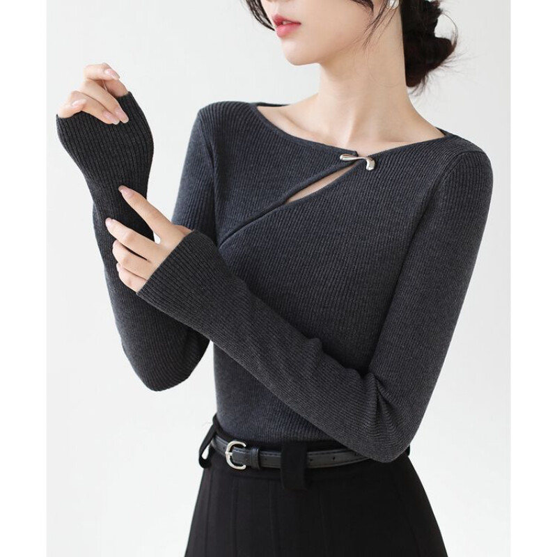 Nove proljetne i jesenske ženske jednobojne uske korejske majice s dugim rukavima i O-izrezom, izdubljene nepravilne metalne kopče