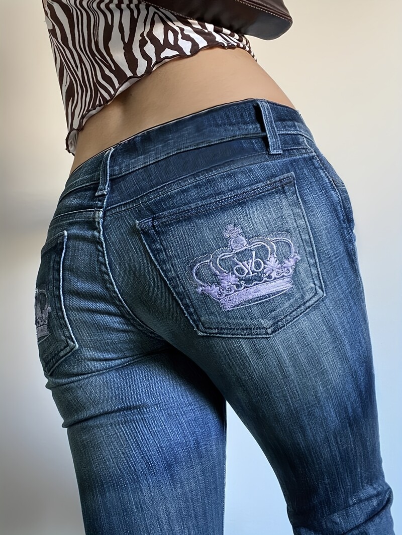 Īpaši zemu vidukli izšūtas mikro uzplaiksnītās bikses ar aizmugurējo kabatu