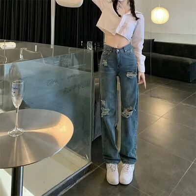 Veleprodaja poderanih ženskih traperica ravnih nogavica visokog struka jesen 2022.