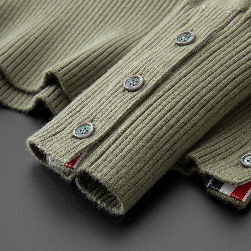 Luksusa zīmola vīriešu trikotāžas džemperis ar augstu apkakli, populārs rudens ziemas modes svītrains dizains korejiešu stila boutique ikdienas džemperis