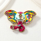 Vintage krāsaina ziloņu sakta ar kalnu kristāla rotājumiem stilīgai kleitai ar pret klaiņojošu dzīvnieku saktas piederumiem