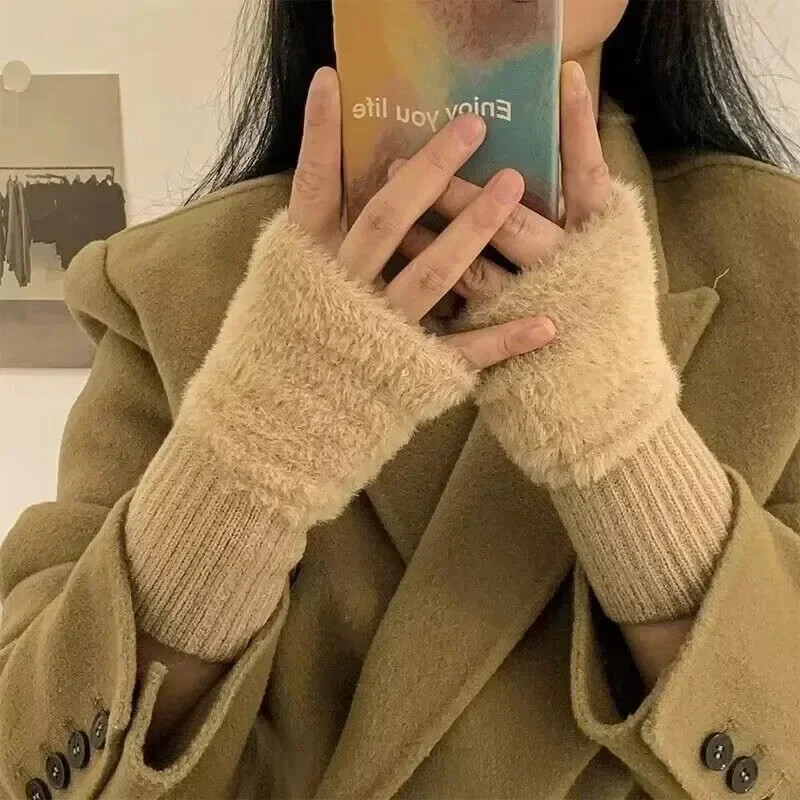 Ziemas plīša silti dūraiņi Truša kažokādas puspirksta cimdi sievietēm Solid, mīksti meiteņu ūdeļu vilnas pūkaini, adīti cimdi bez pirkstiem