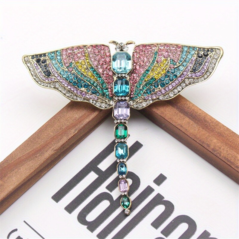 Liela pārspīlēta kalnu strēles kukaiņu spāres sakta dzīvnieku piespraudes aksesuārs unisex korsāža