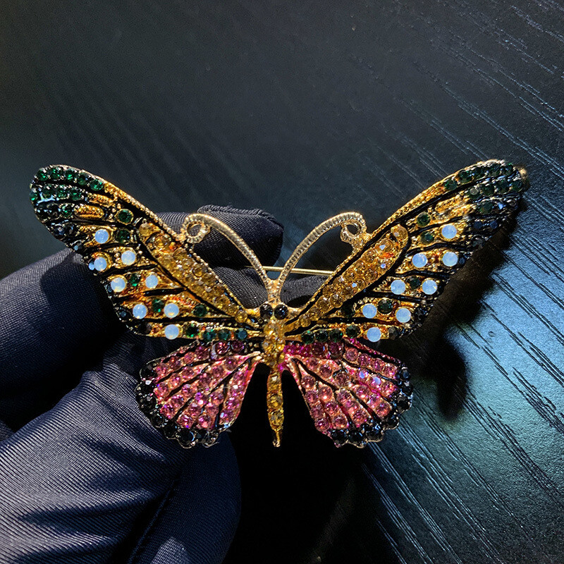 UILZ krāsains tauriņu dizainers cirkona sakta sievietēm spīdīga kristāla atloka piespraude Grezns apģērbs, rotaslietas aksesuāri